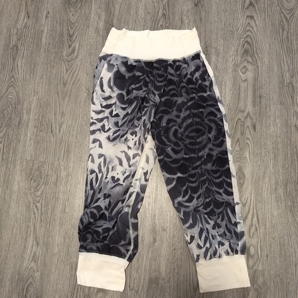 Dance to Yoga Pant - Picture 7 of 8